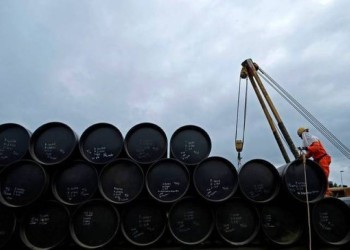 النفط يتراجع مع تبدد المخاوف حيال الإمدادات بسبب عقوبات روسيا