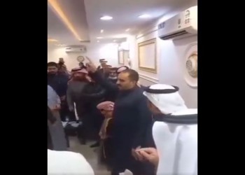 مكتفيا بقبلة الرأس.. مقيم مصري يرفض 700 ألف ريال بجلسة صلح في السعودية