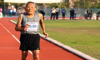 أبهر العالم.. عجوز في عمر الـ102 يحطم رقما قياسيا في الركض