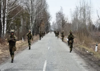 أوكرانيا تقر بتقدم جزئي روسي وسط غارات على عدة مدن وتحركات لإحكام حصار كييف