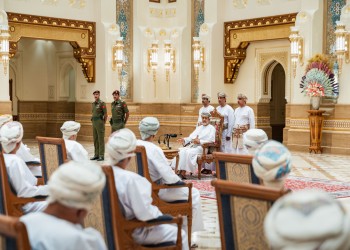 سلطان عمان: تذبذب وشلل في الحركة الاقتصادية العالمية