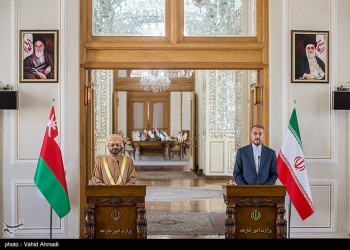وزيرا خارجية سلطنة عمان وإيران يبحثان القضايا الدولية والإقليمية