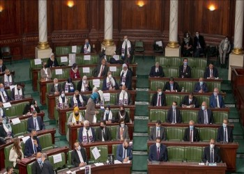 تونس.. تنديد حزبي وسياسي بقرار حل البرلمان