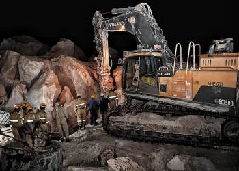 عمان تنهي العمل بموقع الانهيار الصخري بعد انتشال جثث 14 شخصا