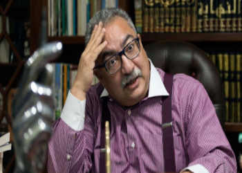 الإعلامي المصري إبراهيم عيسى محتفيا بالبقرة: تستحق التقديس