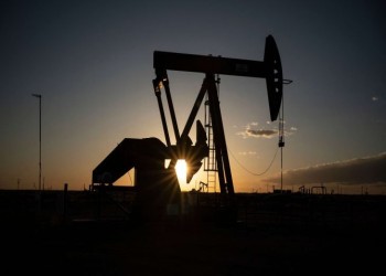 تراجع أسعار النفط وسط تباين بشأن الإمدادات