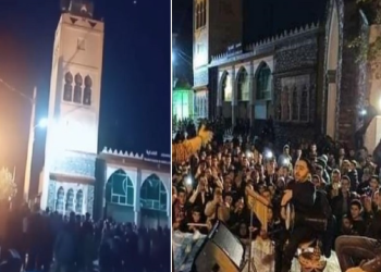 حفل غنائي قبالة مسجد في رمضان يثير غضبا بالجزائر (فيديو)