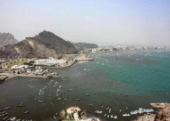 الحوثيون يتهمون التحالف باحتجاز سفينة مشتقات نفطية جديدة