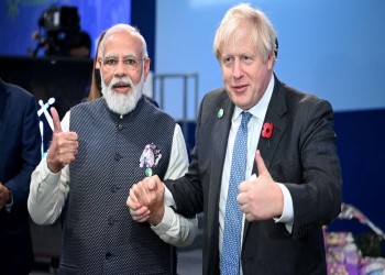 موقع بريطاني: جونسون يتجاهل إبادة المسلمين خلال زيارته للهند