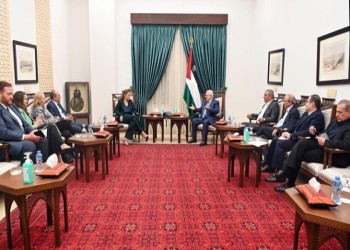عباس يهدد بوقف جميع الاتفاقيات مع إسرائيل