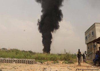 احتراق 100 شخص في انفجار بمستودع نفط غير قانوني في نيجيريا