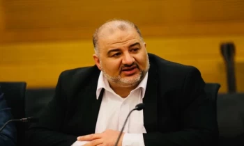 معاريف: هل يحافظ منصور عباس على حكومة بينيت أم يفككها؟