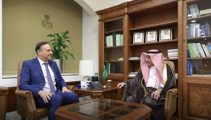 بعد عودته.. أول لقاء للسفير اللبناني بمسؤول سعودي في الرياض