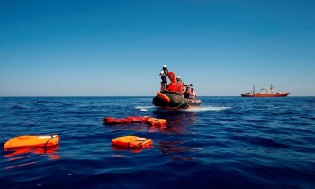 ارتفاع قتلى غرق زوارق مهاجرين قبالة سواحل تونس إلى 20
