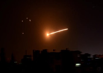 قتلت 4 عسكريين.. غارات إسرائيلية تقصف مواقع في محيط دمشق