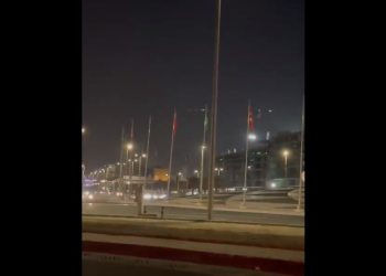 قبل زيارة أردوغان.. السعودية تنصب الأعلام التركية بشوارع جدة والرياض (فيديو)