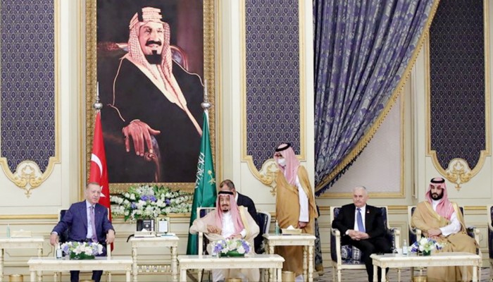 بحضور بن سلمان.. العاهل السعودي يلتقي الرئيس التركي فى جدة (صور) 