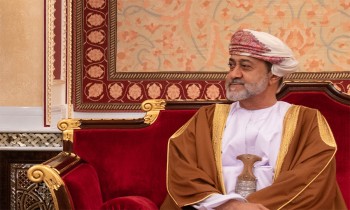 السلطان هيثم يهنئ رئيسي بالعيد ويدعوه لزيارة مسقط