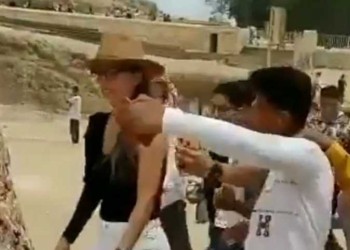 مصر.. فيديو يوثق تحرشا جماعيا بسائحات خلال العيد في الأهرامات