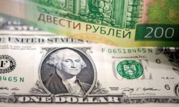 ارتفاع جديد للعملة الروسية رغم العقوبات.. وناشطون يسخرون: الروبل سيكون بدولار