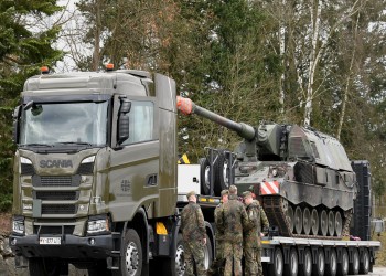 ألمانيا تعدل سياستها وتبدأ في تزويد أوكرانيا بأحد أقوى أسلحتها المدفعية