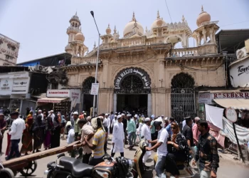 مساجد مومباي تخفض صوت الأذان بعد ضغوط هندوسية