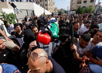 فلسطين.. حشود تنقل جثمان مراسلة الجزيرة من جنين إلى القدس (فيديو)