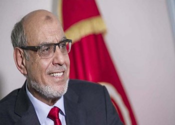 بدعوى حيازة مواد خطرة.. اعتقال رئيس حكومة تونسي سابق وزوجته