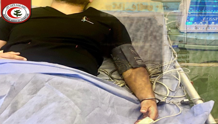 مصر.. الشرطة تقيد طبيبا على سرير علاجه بالمستشفى وتتهمه بالتقاعس وغضب بين زملائه