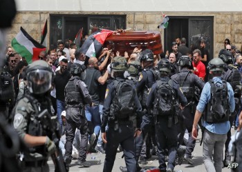 بعد انتقادات دولية.. إسرائيل تفتح تحقيقا في أحداث جنازة شيرين أبو عاقلة