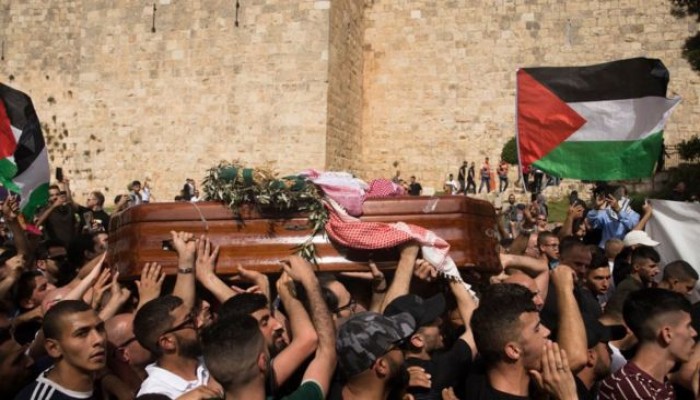 وزير إسرائيلي: الشرطة ارتكبت كارثة أخلاقية في جنازة "شيرين أبو عاقلة"