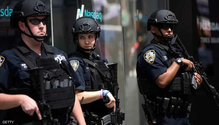 مقتل 10 أشخاص في إطلاق نار بمركز للتسوق بنيويورك