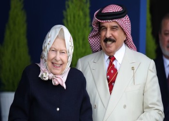 العاهل البحريني يبحث مع ملكة بريطانيا العلاقات الثنائية