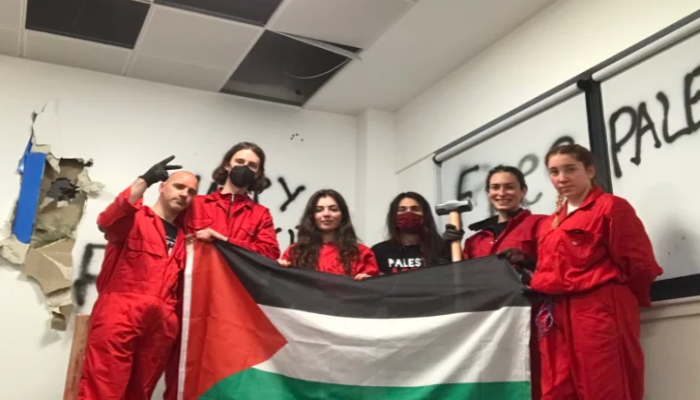 نشطاء مؤيدون لفلسطين يقتحمون مصنع أسلحة إسرائيلي في بريطانيا (فيديو)