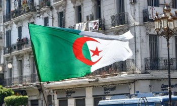 الجزائر.. نواب إسلاميون يقدمون مشروع قانون لتجريم التطبيع