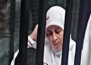 منظمات حقوقية: تدهور حالة عائشة الشاطر الصحية داخل محبسها في مصر