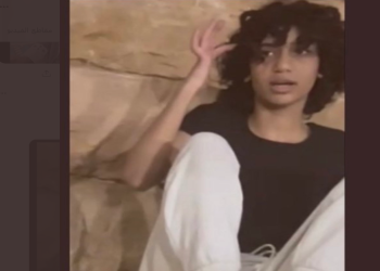 اعتداء وحشي من فتاة على أخرى يثير غضبا بالسعودية.. والشرطة تتحرك