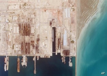 إيران تبني أكبر سفينة بسلاحها البحري في مضيق هرمز