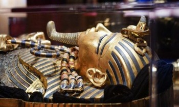 عالم الآثار زاهي حواس: مصر ستطالب الإمارات بإعادة لوحة توت عنخ آمون