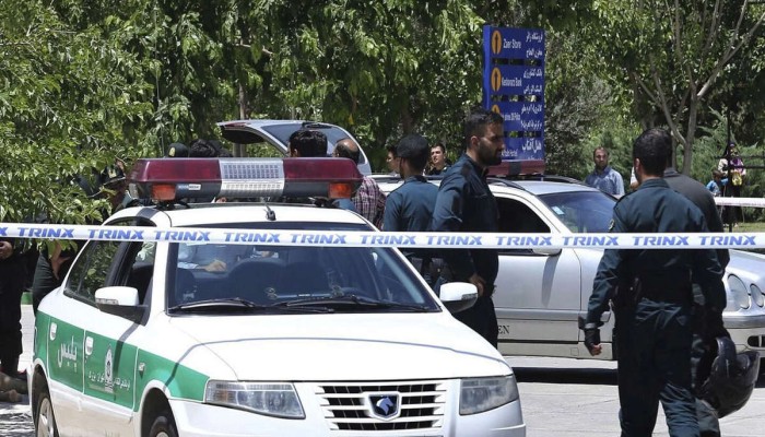 الثاني خلال أسبوع.. اغتيال ضابط إيراني بهجوم مسلح استهدف سيارته