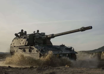 بولندا تقدم 18 مدفع هاوترز لدعم أوكرانيا لصد هجوم روسي عنيف