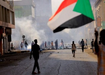 إصابة 7 سودانيين في قمع للمظاهرات المطالبة بالحكم المدني