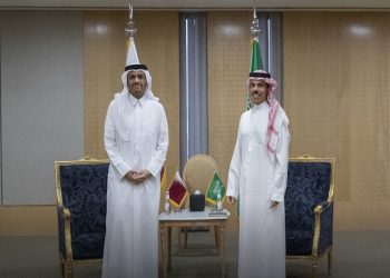وزير خارجية قطر يلتقي نظيريه السعودي والروسي في الرياض