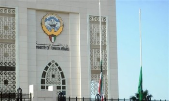 الكويت تستدعي القائم بأعمال السفارة الأمريكية بسبب الشواذ