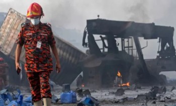 بنجلاديش تكافح لإخماد حريق في مستوع حاويات أودى بحياة 41 شخصا