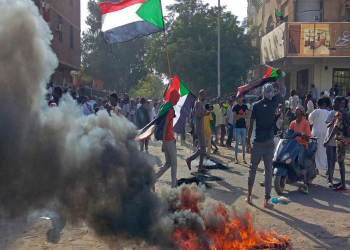 أطباء السودان تحصي 100 قتيل في المظاهرات منذ الانقلاب