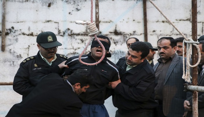 منظمة حقوقية: إيران تعدم 12 شخصا بتهم قتل ومخدرات