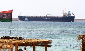 مصادر ليبية: جماعة تغلق ميناء السدرة سمحت بتحميل ناقلة نفط