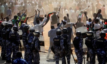 هيومن رايتس: ذهبت الطوارئ وبقي القمع في السودان