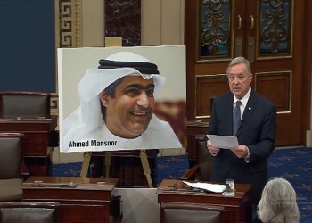 رفع صورة الإماراتي أحمد منصور بالشيوخ الأمريكي ومطالبة بإطلاق سراحه (فيديو)
